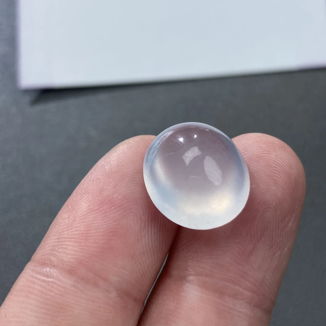 天然A货缅甸翡翠高冰蛋面 尺寸：15.6x13.3x8.8