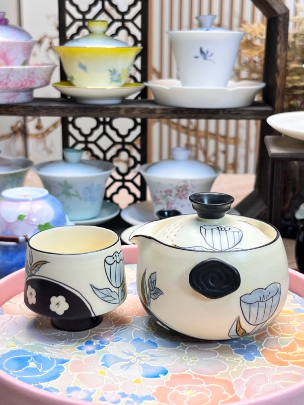 手绘几何画风郁金香图案抽象图案艺术白瓷陶瓷一壶一杯茶具家用