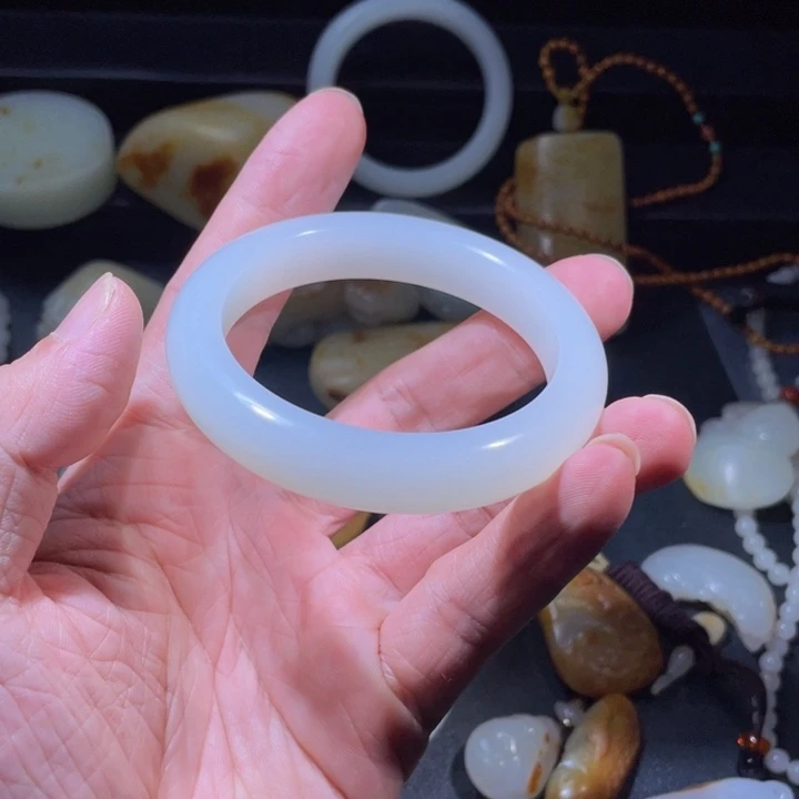 和田玉未镶嵌项圈手镯