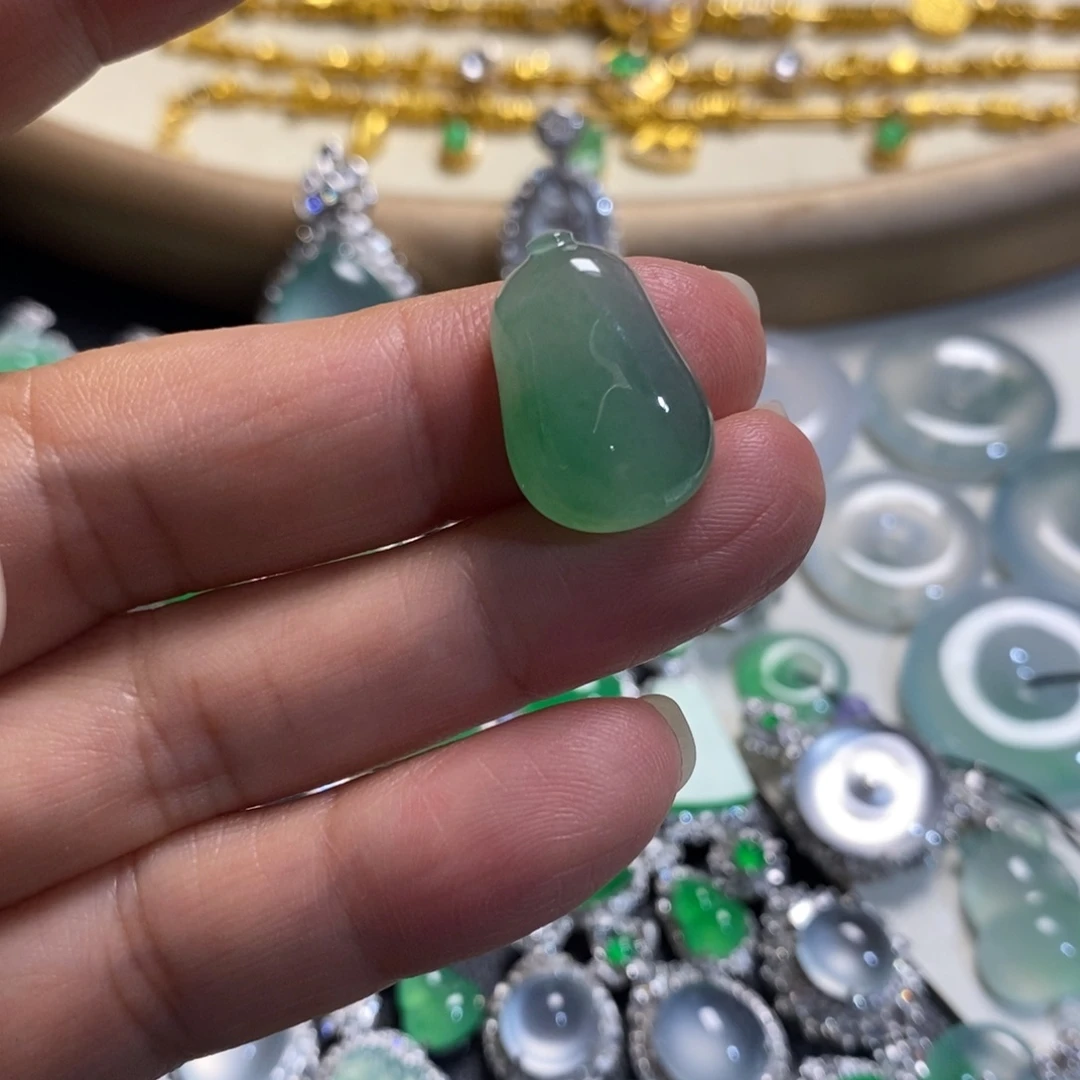 翡翠18K金镶嵌吊坠(不含链)福豆
