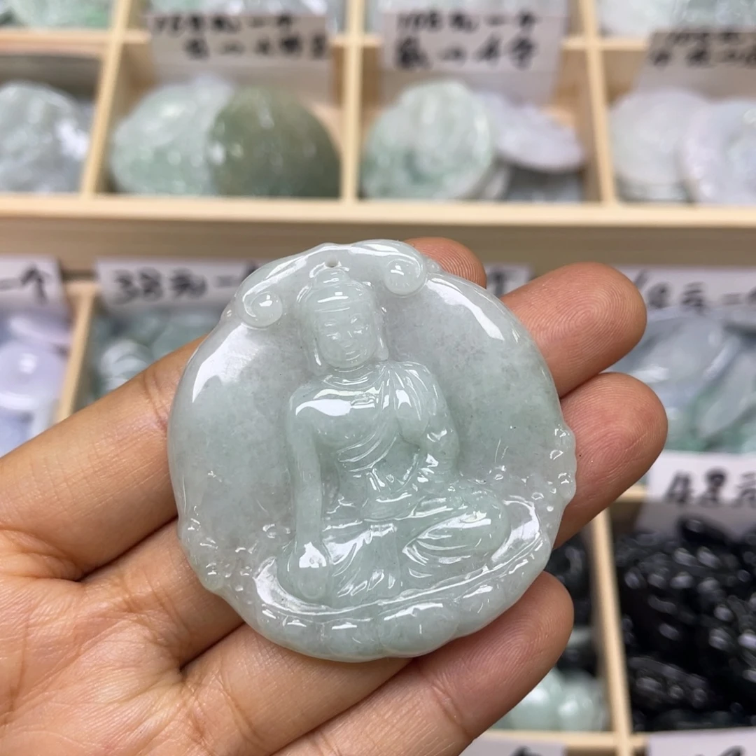 翡翠未镶嵌颈饰大日如来