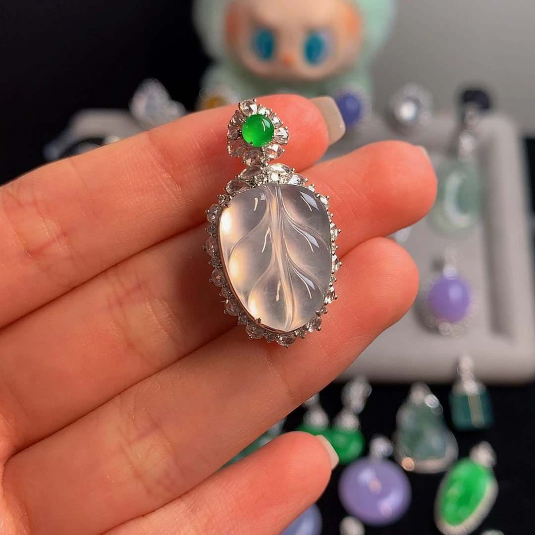 18K金镶嵌挂件翡翠