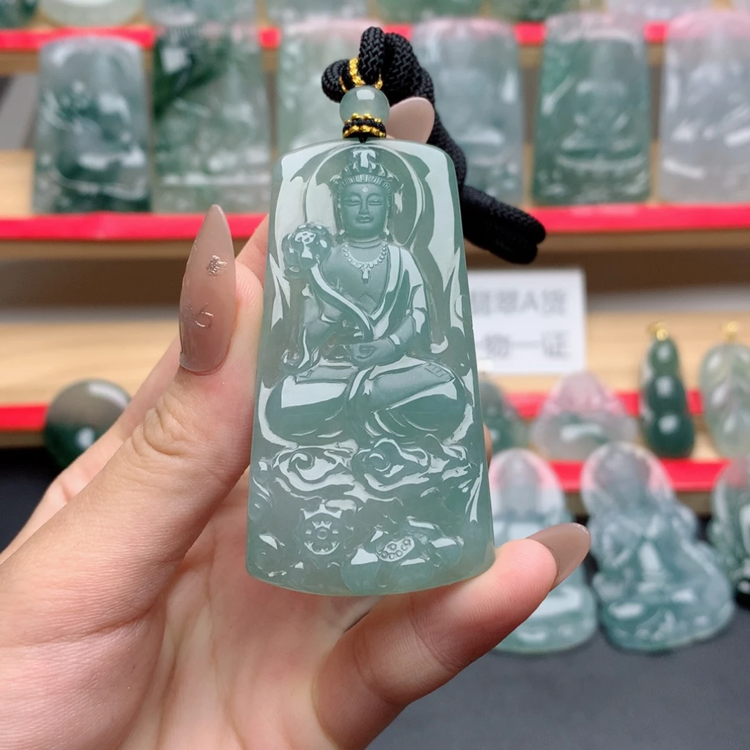 觅***妈翡翠未镶嵌颈饰大势至