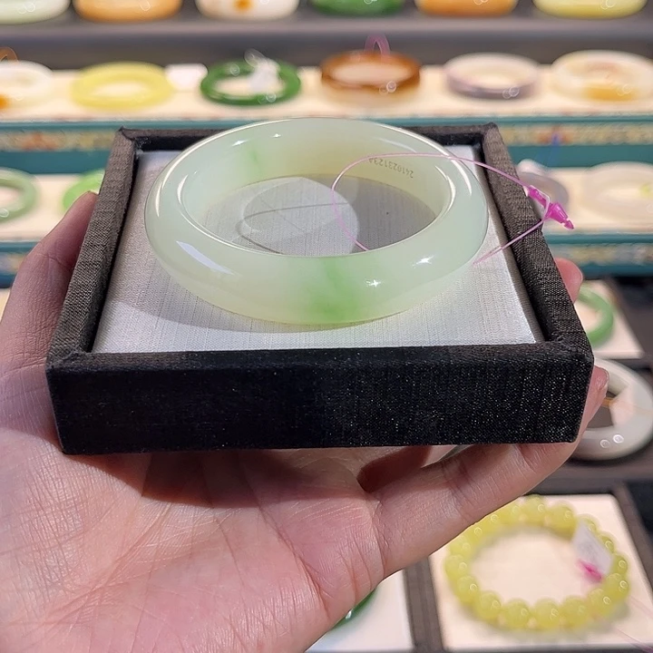 和田玉手镯未镶嵌翠青