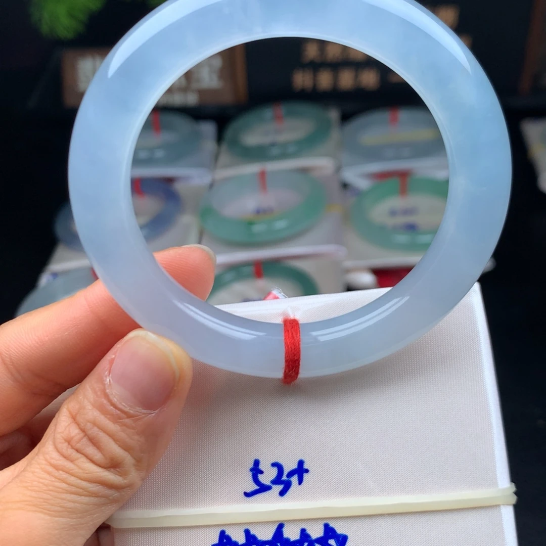 翡翠未镶嵌手镯全条一致冰透起光底妆细腻