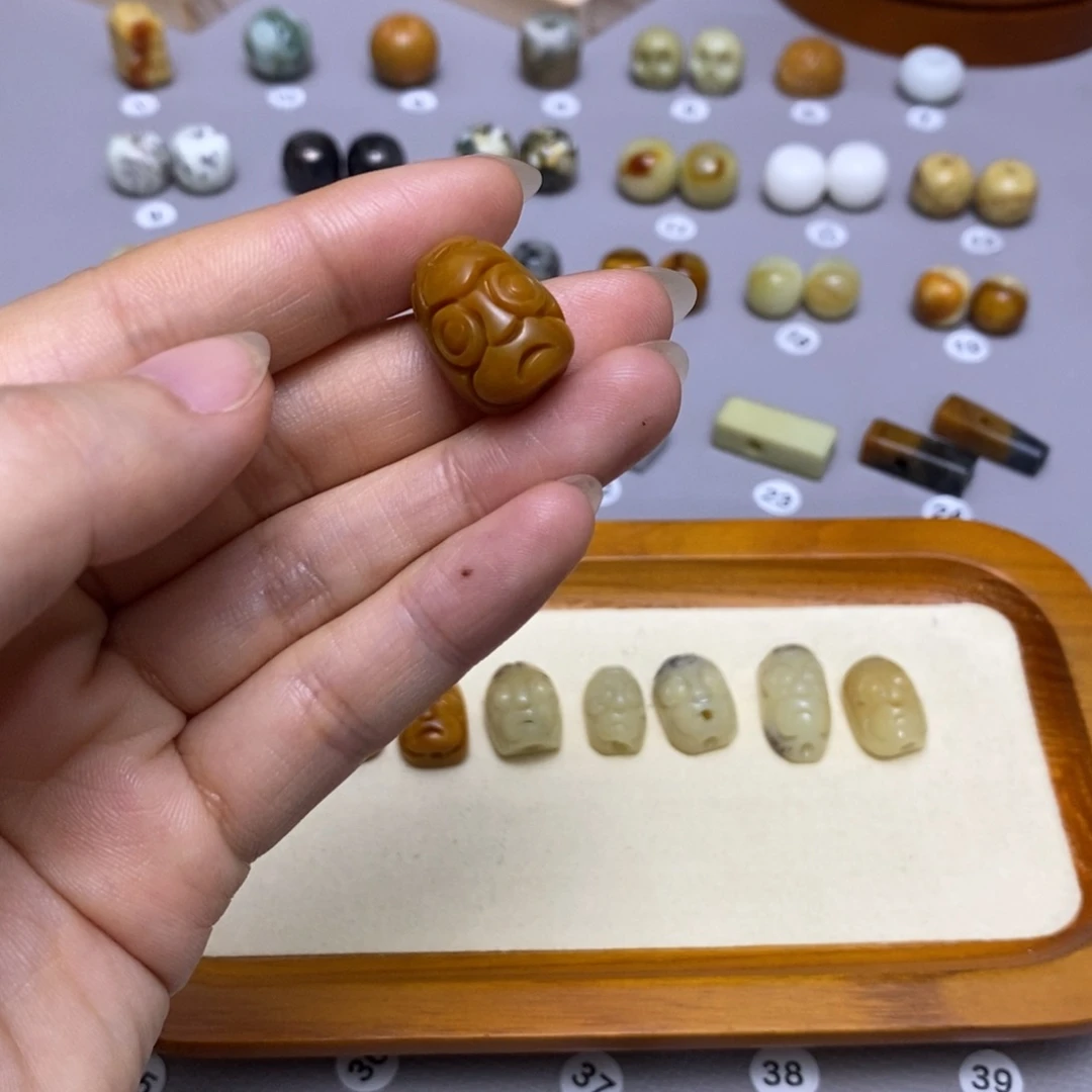 蛇纹石玉配饰合金昆****羊