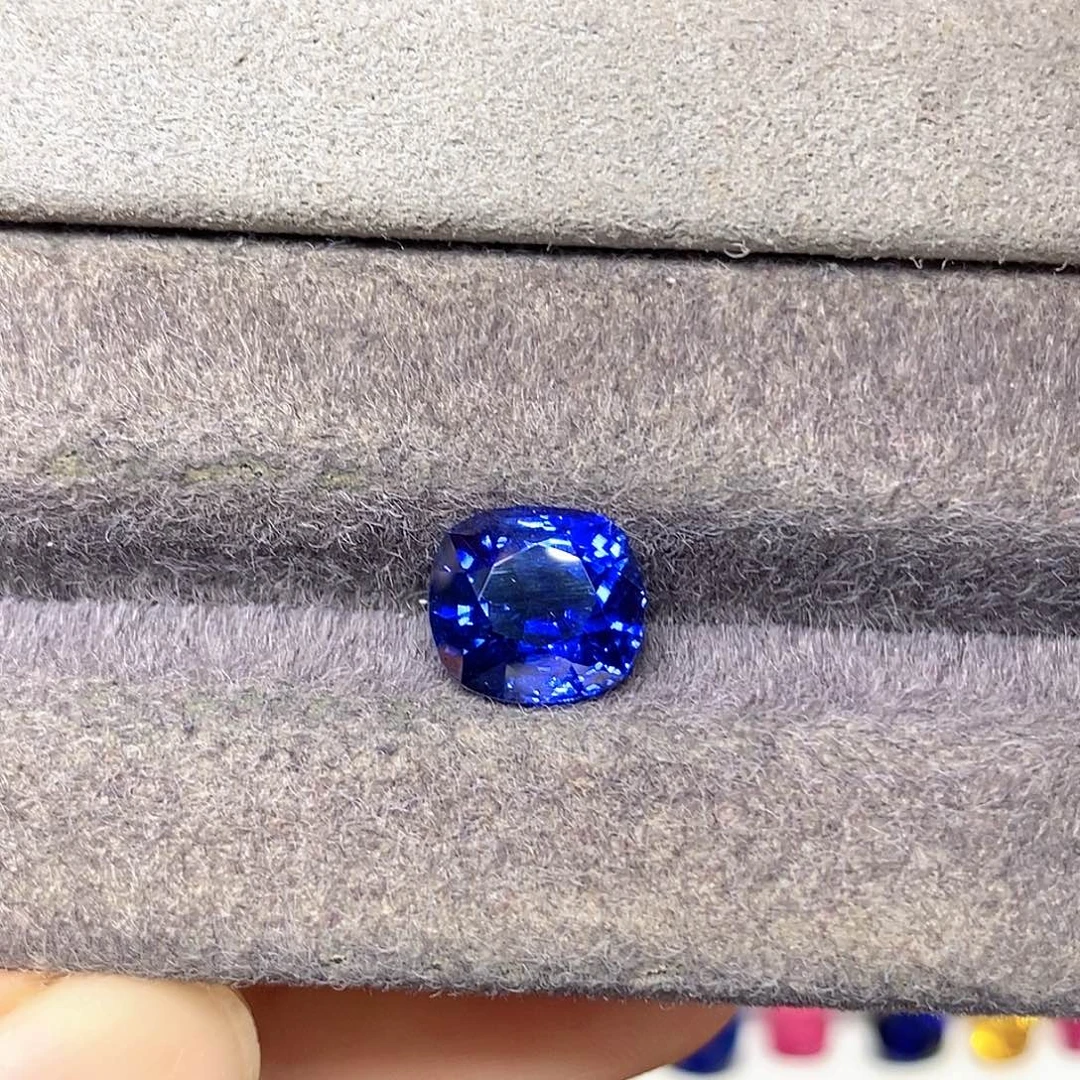 蓝宝石裸石4.32克拉天然全净玻璃体满火彩皇家蓝蓝宝石
