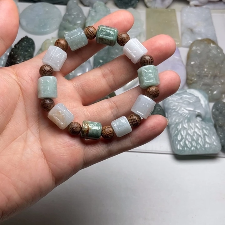 翡翠未镶嵌颈饰六字真言22