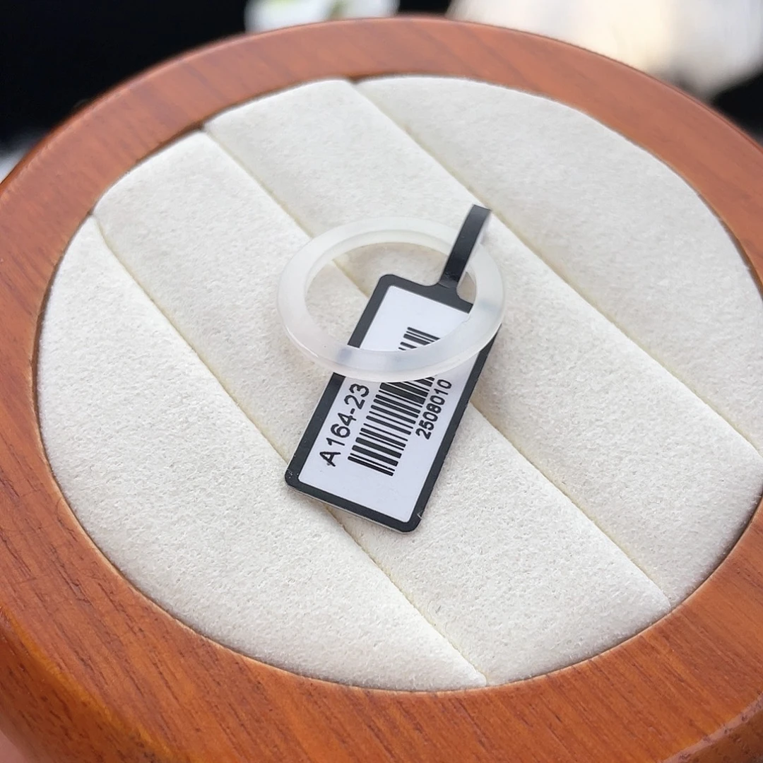 和田玉未镶嵌戒指l44 半糖小细条。17.1。不退换