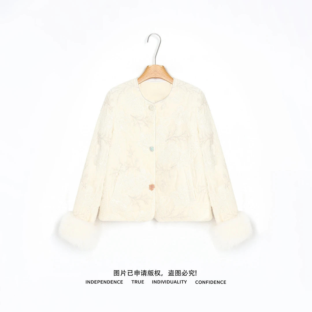 温温【腰果花】新中式国风刺绣90白鸭绒袖口狐狸毛冬季羽绒服 6237