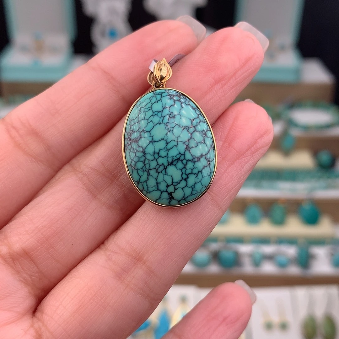 我****绿松石18K金镶嵌颈饰