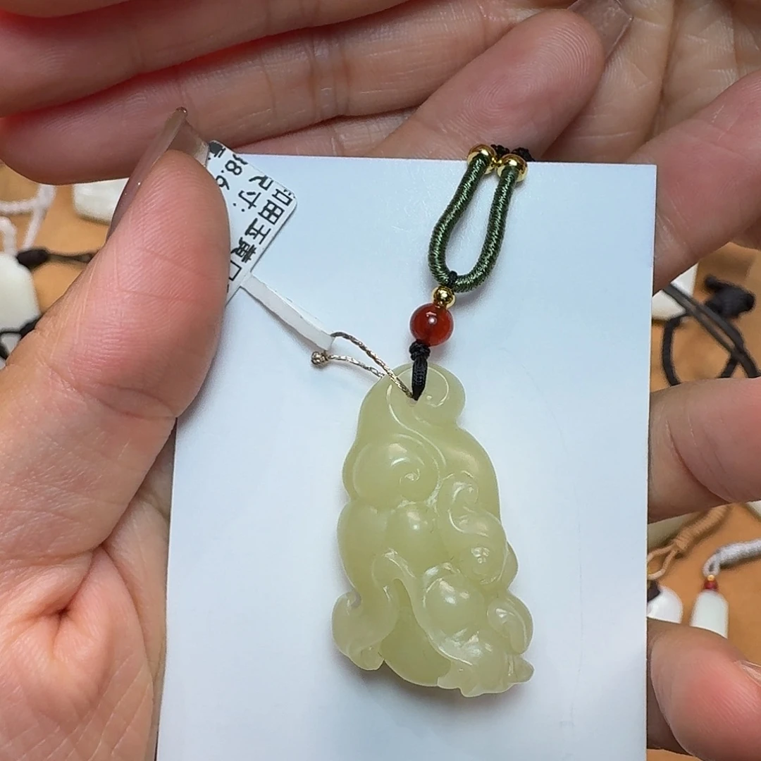 吊坠(赠链)未镶嵌和田玉