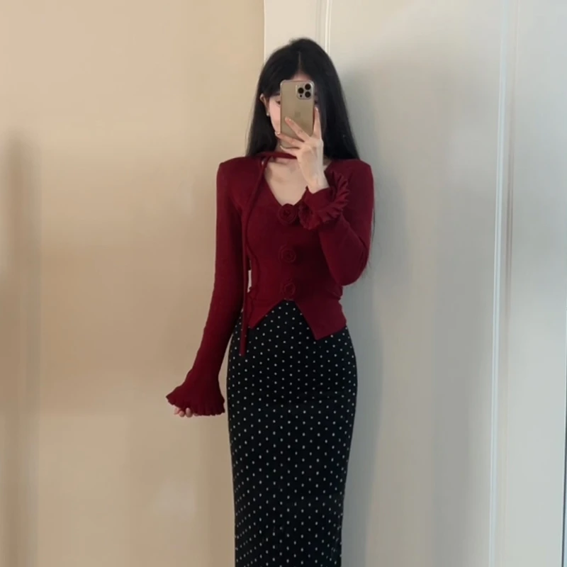 红色氛围感修身显瘦v领长袖t恤女秋冬设计感小众立体花朵独特上衣