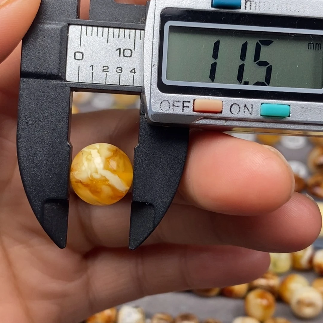 裸石琥珀未镶嵌圆珠