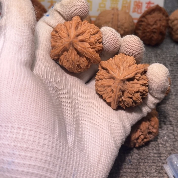 文玩核桃吊坠玉龙三楞