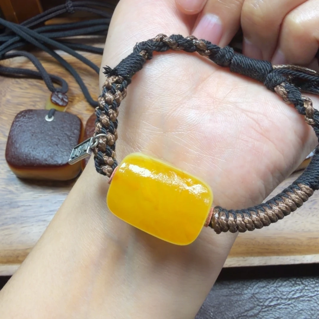 琥珀未镶嵌吊坠(赠链)