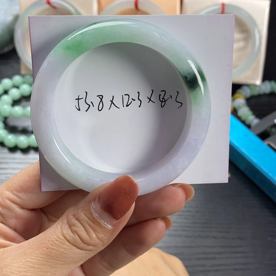 翡翠手镯未镶嵌天然翡翠