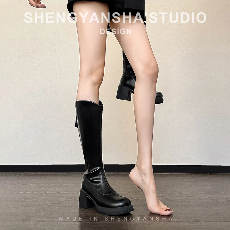 圣妍莎显瘦V口厚底长靴女2026秋冬新款高筒粗跟骑士靴不过膝长靴
