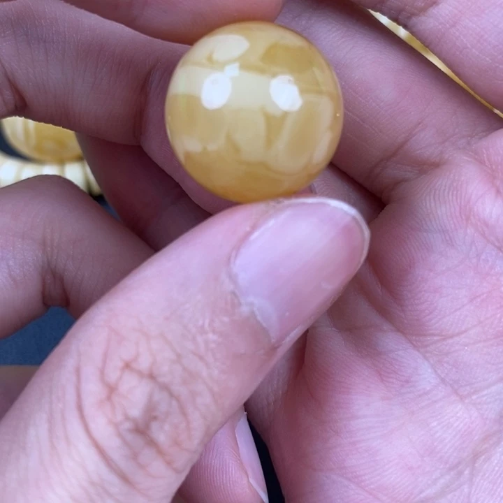 未镶嵌琥珀裸石微瑕13