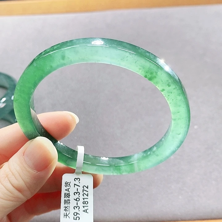 翡翠未镶嵌手镯（圆镯）