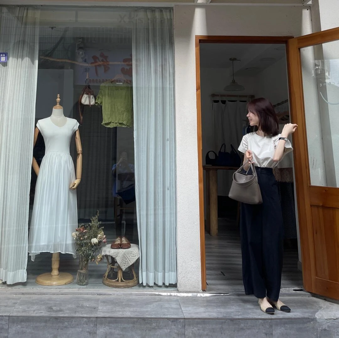 【晨雾】时尚韩系高级感杏色短袖衬衫上衣搭配高腰休闲黑色西装裤女