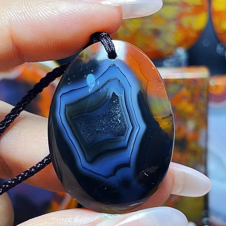 未镶嵌颈饰玛瑙/玉髓?*月