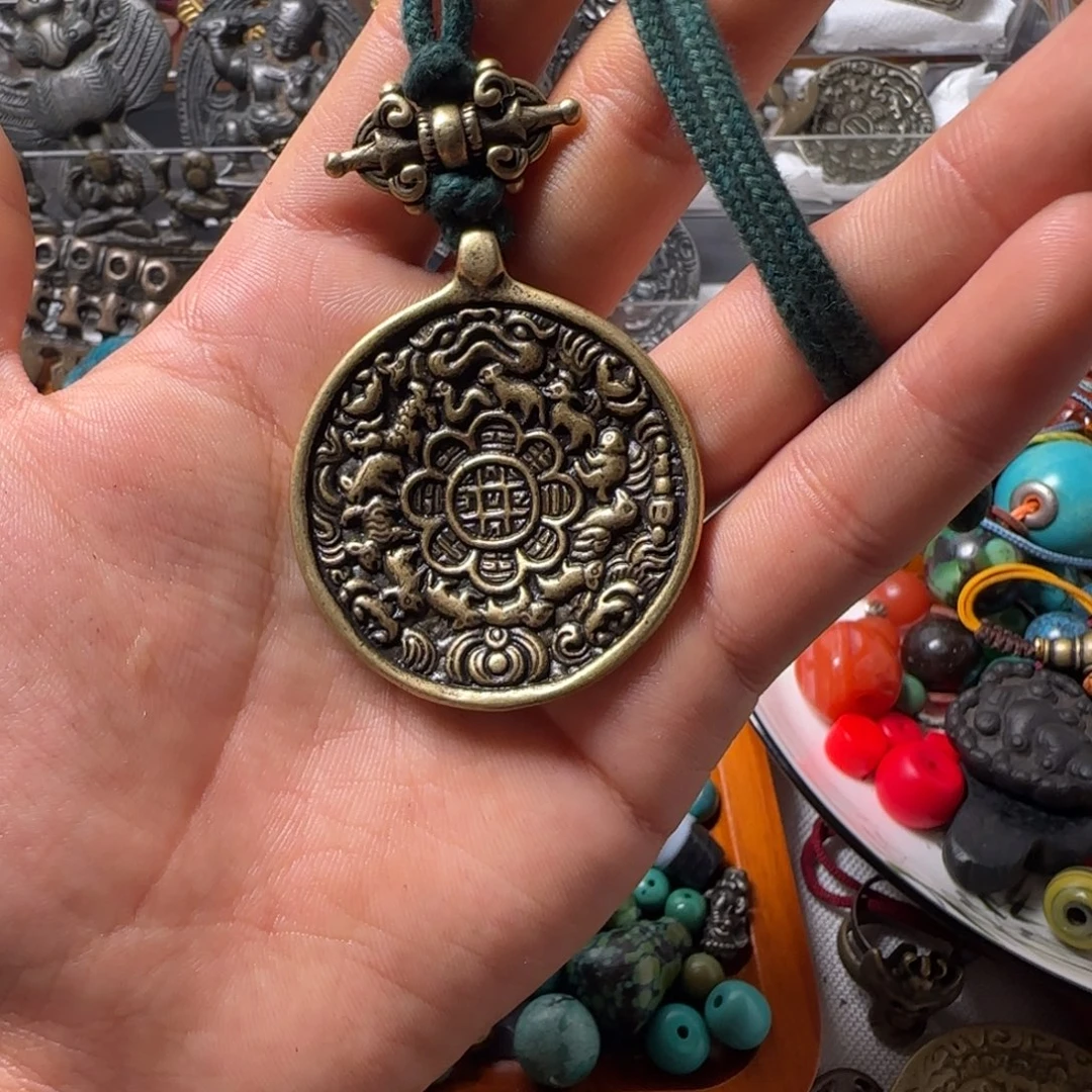 布***仁玻璃颈饰啊啊啊啊啊啊