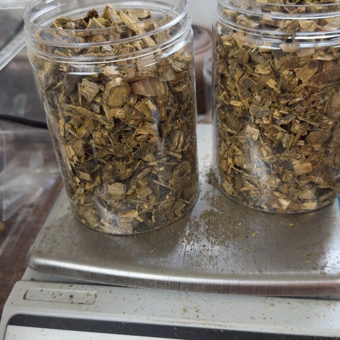 沉香碎屑沉香高油脂老白棋品种边角料熏香料300克装