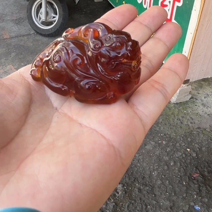 琥珀未镶嵌颈饰琥珀吊坠26.2克