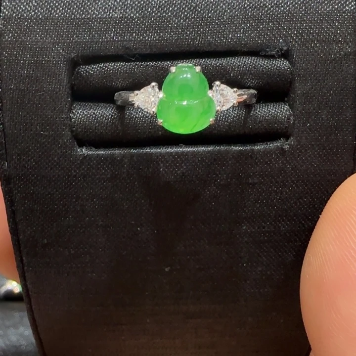 翡翠18K金镶嵌颈饰L葫芦