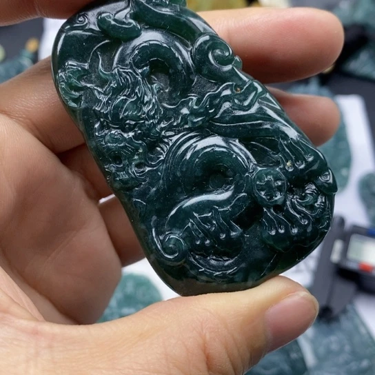 颈饰未镶嵌翡翠翡翠