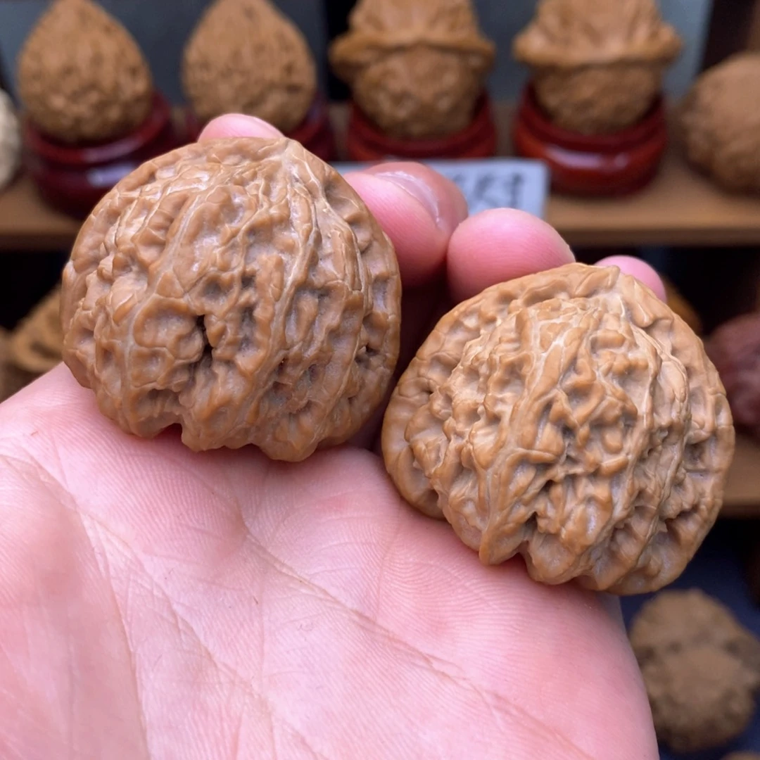 文玩核桃吊坠三角白39无修