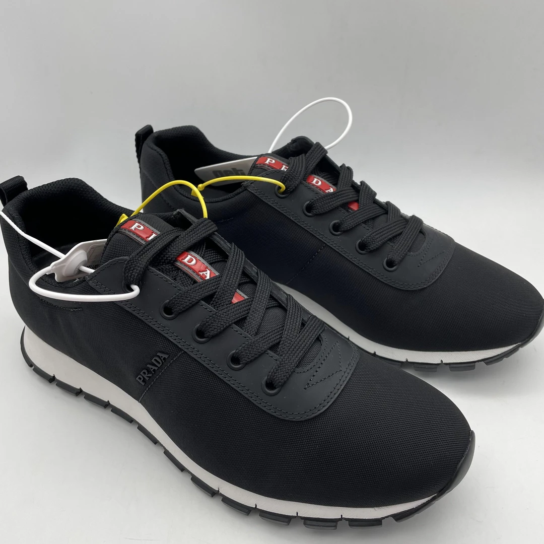 99新 Prada/普拉达 帆布面舒适黑色低帮运动鞋/42欧码/未使用