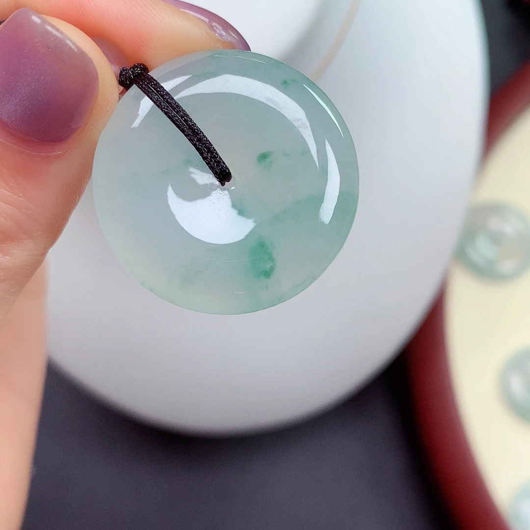 翡翠未镶嵌颈饰平安扣