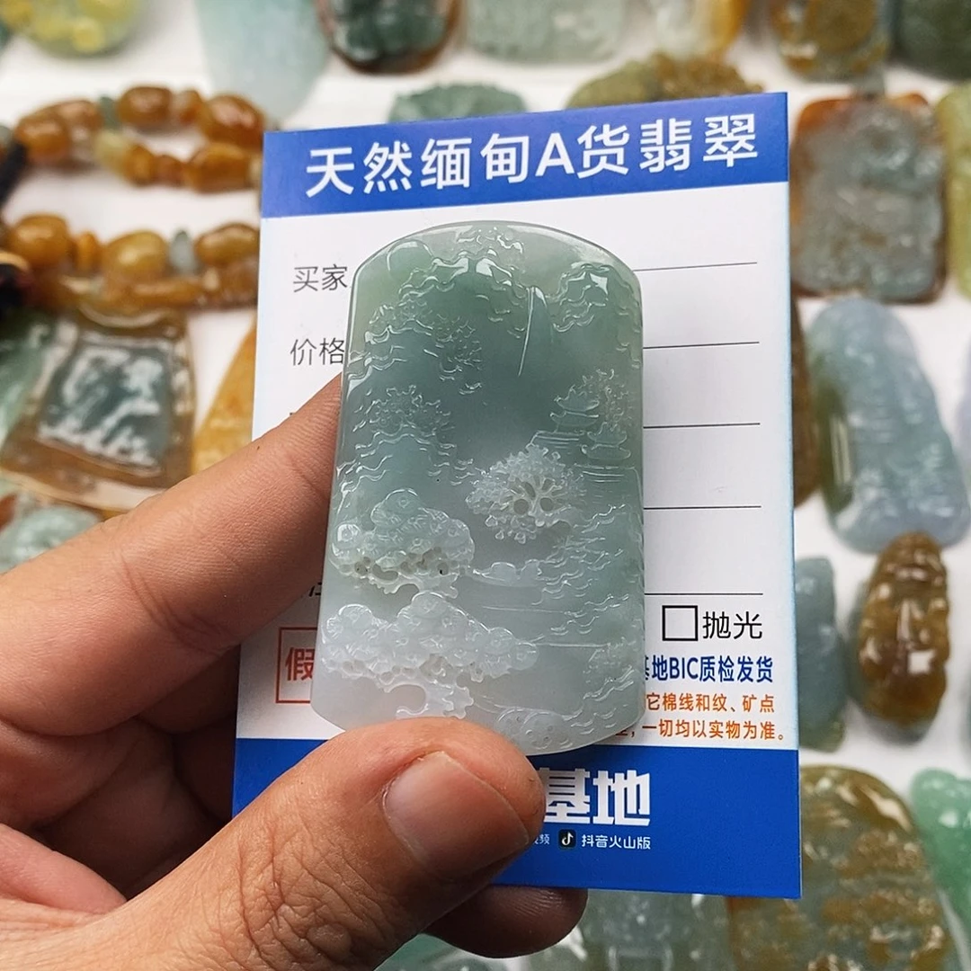 翡翠未镶嵌颈饰山水
