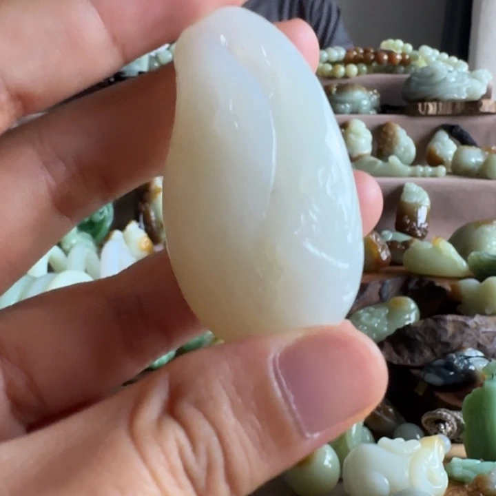 颈饰未镶嵌和田玉（糖玉）