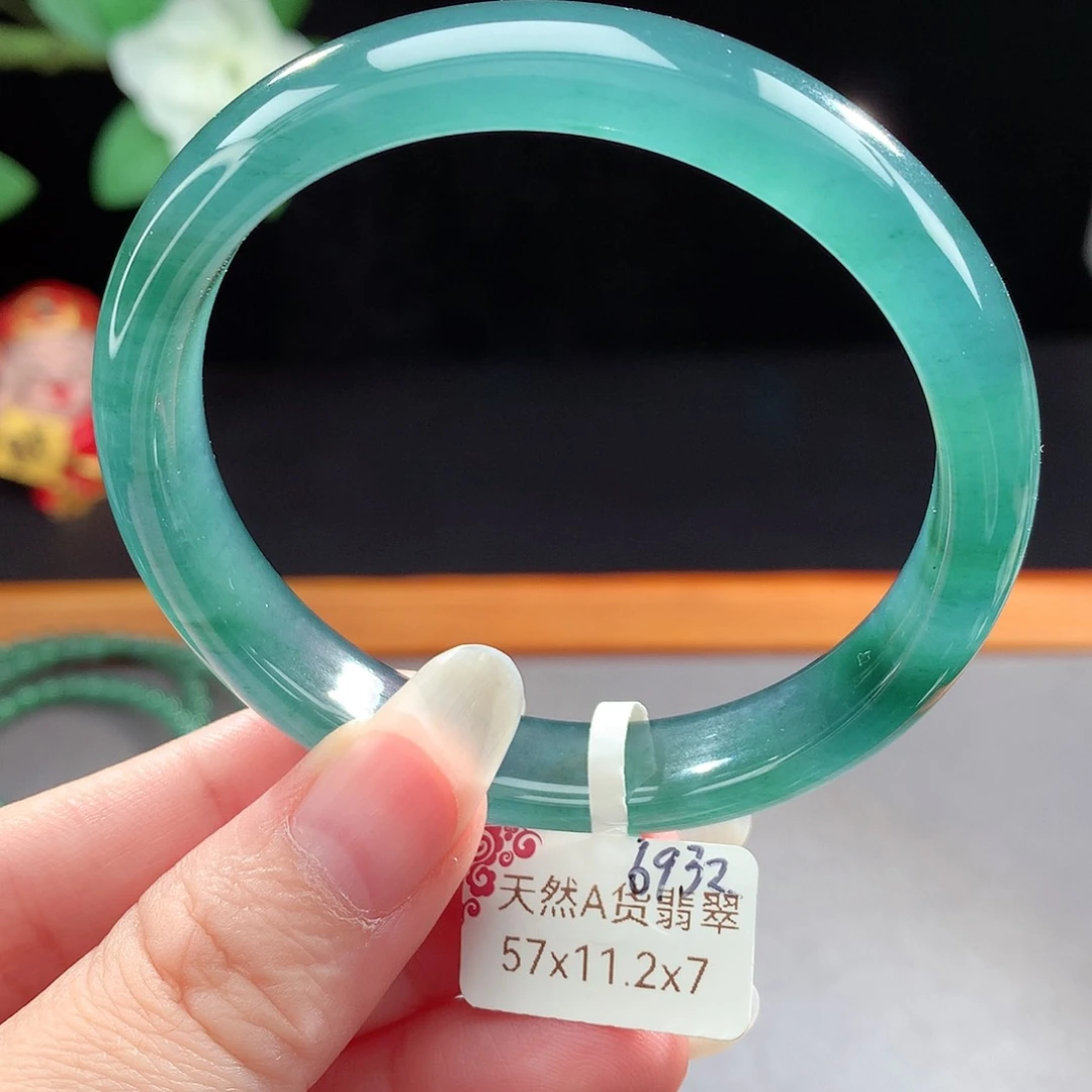 未镶嵌手镯（圆镯）翡翠