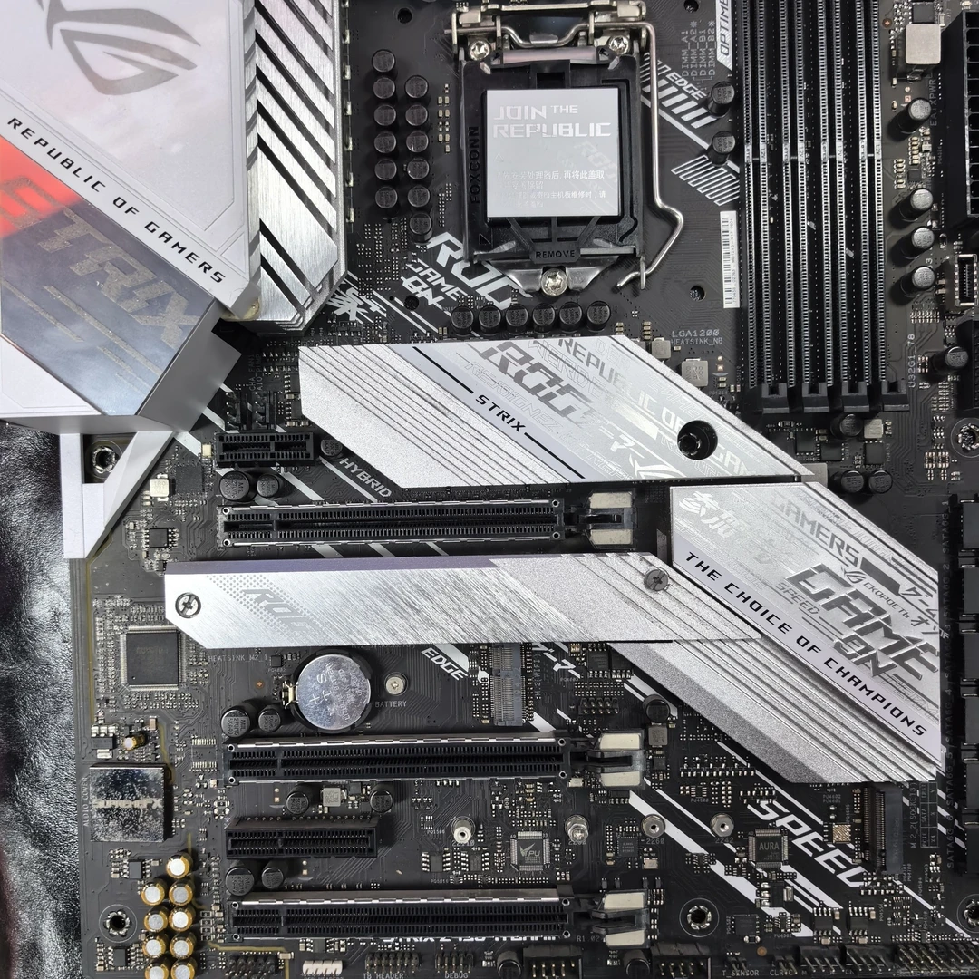 99新 ASUS/华硕 Z490，吹雪，CPU上十代的，华硕的主板，大阪。