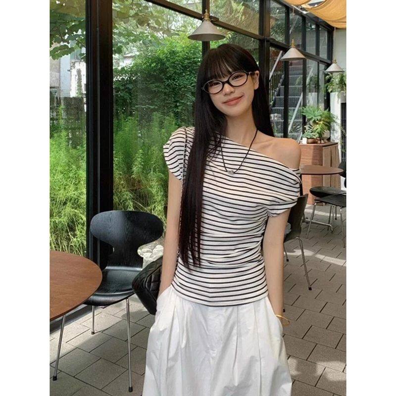 小众设计感斜肩短袖T恤女夏季辣妹修身显瘦独特别致露肩条纹上衣