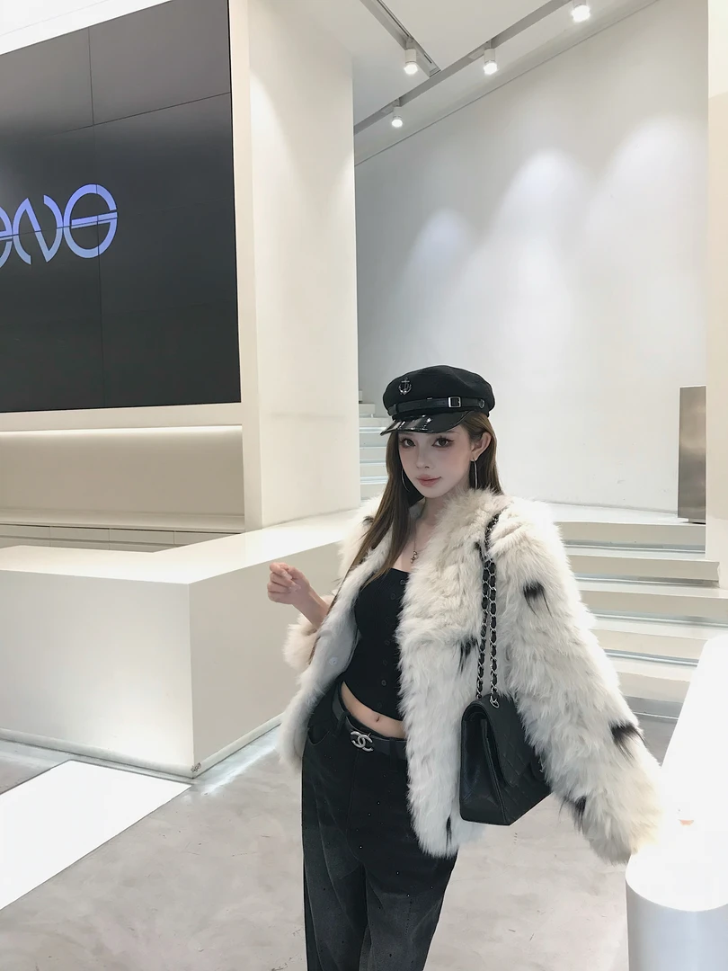 Momoshero【戛纳贵千金】聚光焦点 定染色100%芬兰进口狐狸毛外套