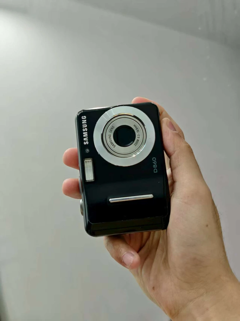 99新 三星D860 820万像素 3倍光学变焦