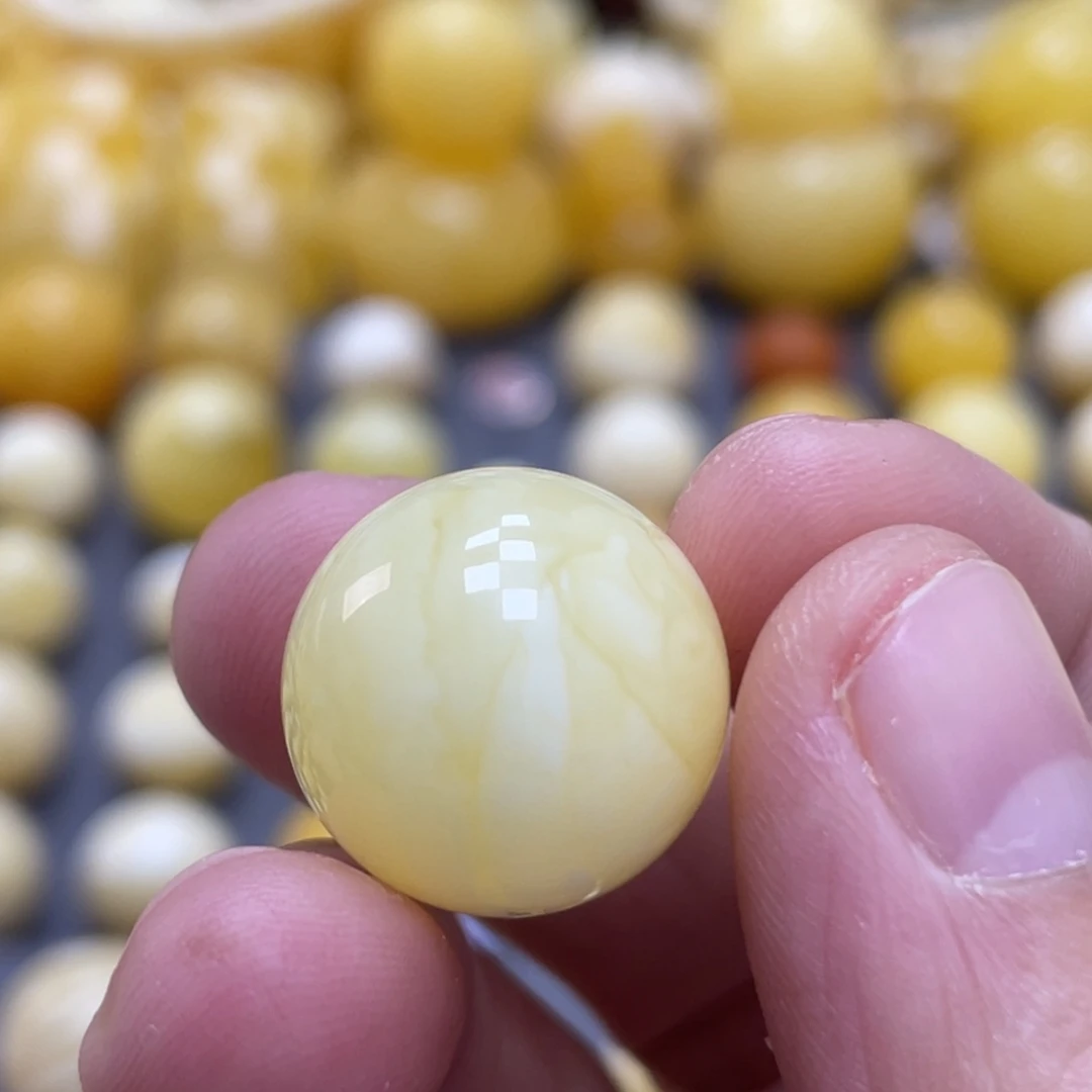 蜜蜡未镶嵌裸石17.5mm瑕疵