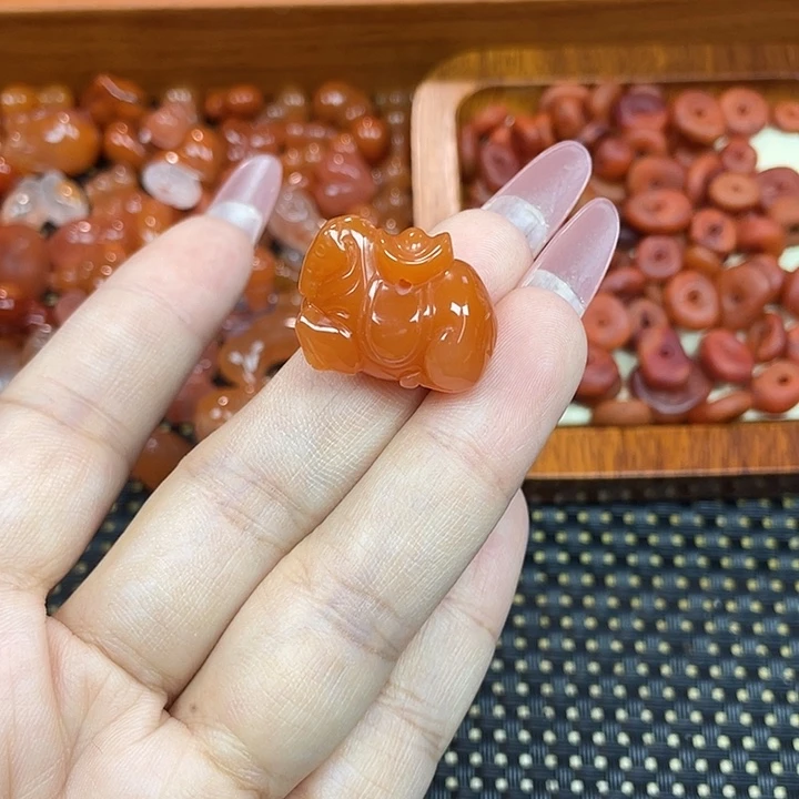 南红玛瑙未镶嵌颈饰唐马