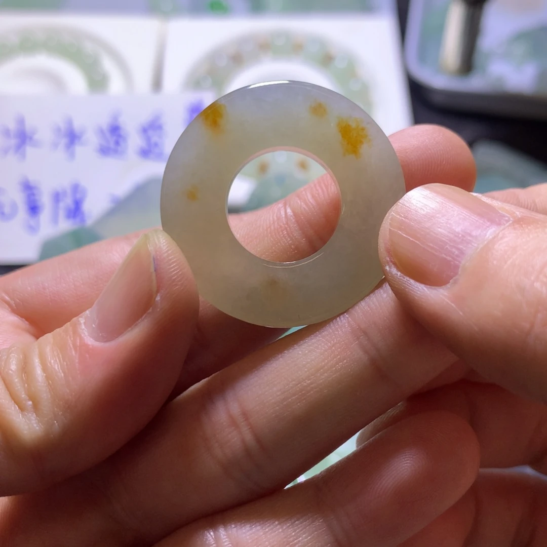 未镶嵌定制翡翠深夜放漏，洒金戒圈或跑环吊坠一个