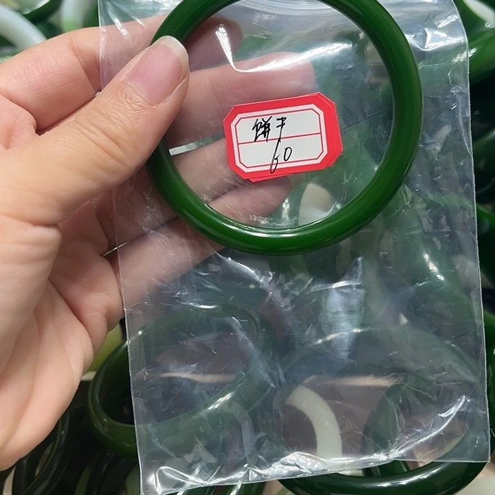 和田玉（糖玉）未镶嵌手镯
