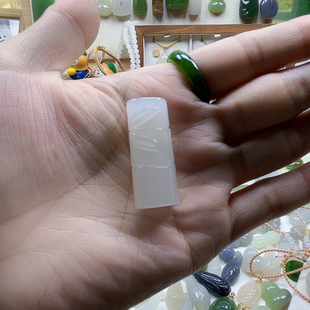 用***7和田玉未镶嵌吊坠(不含链)