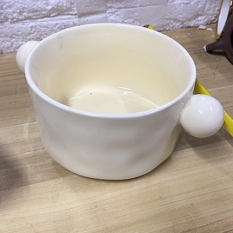 微瑕，不能明火，口径16高度8针孔拖釉变形