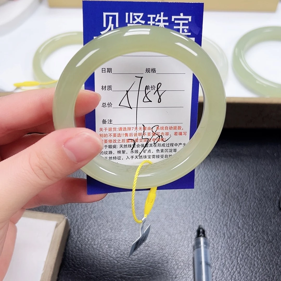 和田玉未镶嵌手镯