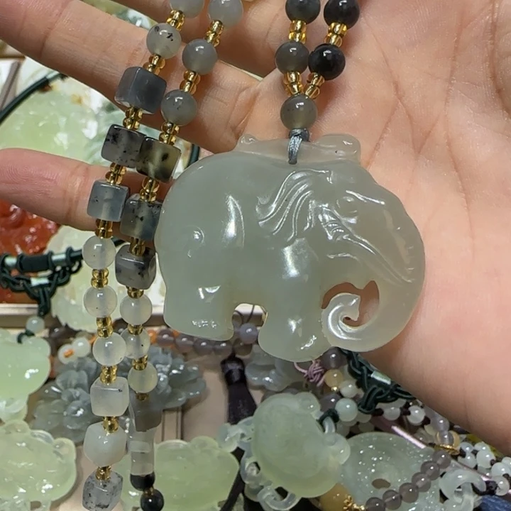 蛇纹石玉吊坠未镶嵌