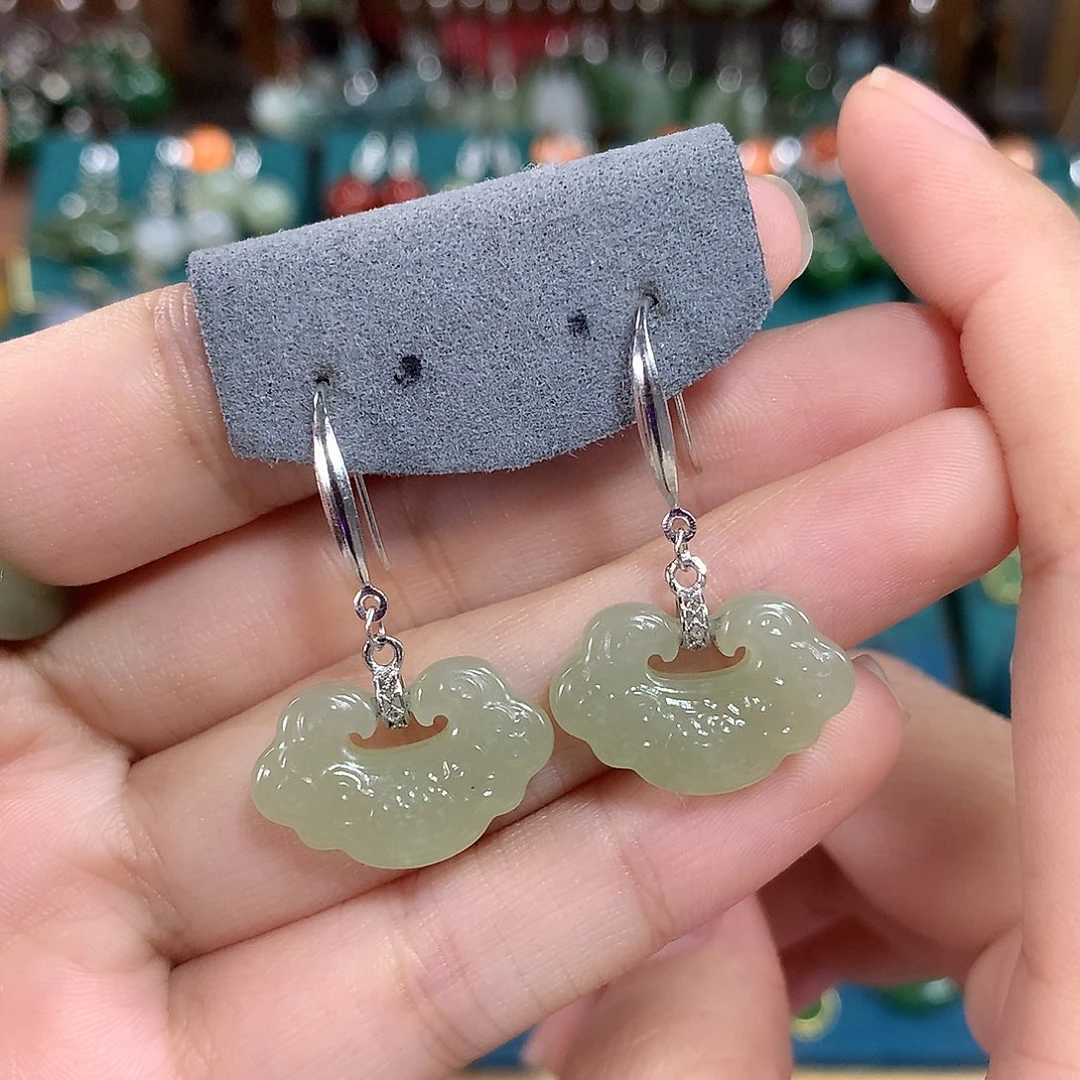 和田玉银S925镶嵌耳饰如意卡20左右